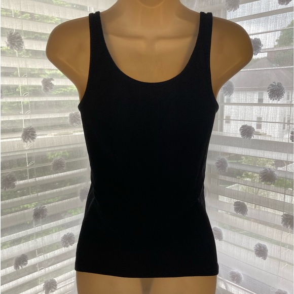 Gap size medium basic black tank top - Picture 2 of 3